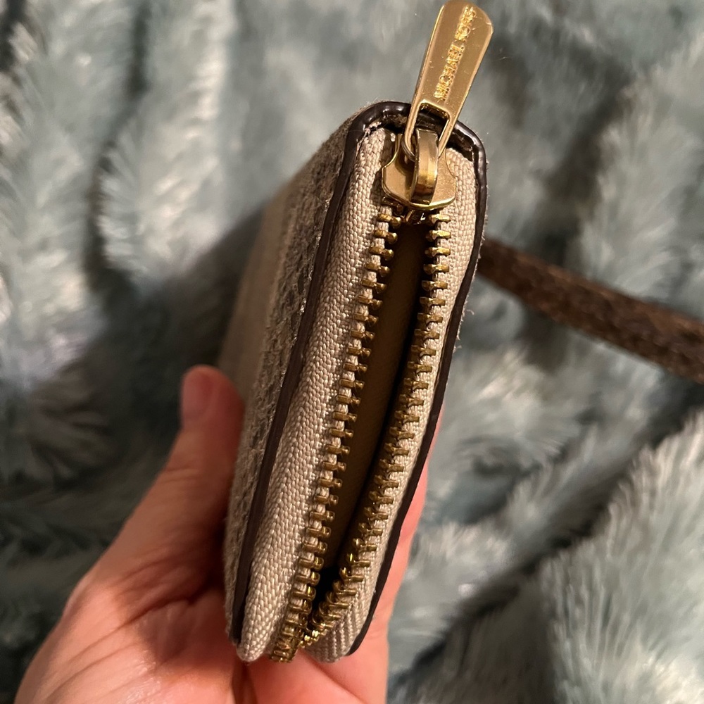 Micheal Kors, Beautiful snake skin look, wallet/ wristlet - Picture 6 of 9